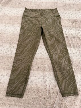 Fabletics Define PowerHold® High-Waisted 7/8 Leggings - Large